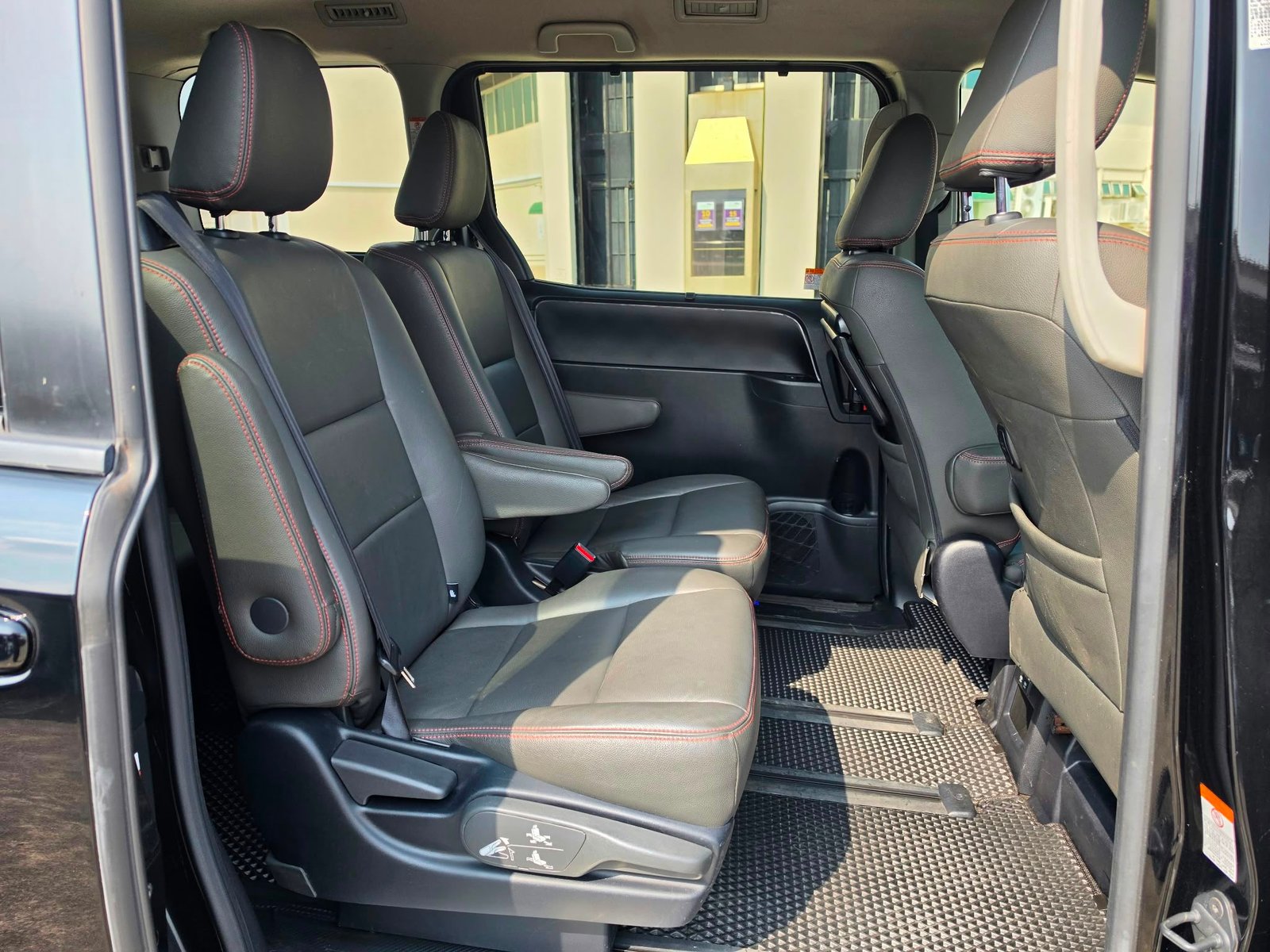 Toyota Noah Hybrid 1.8X 7 Seater photo 8